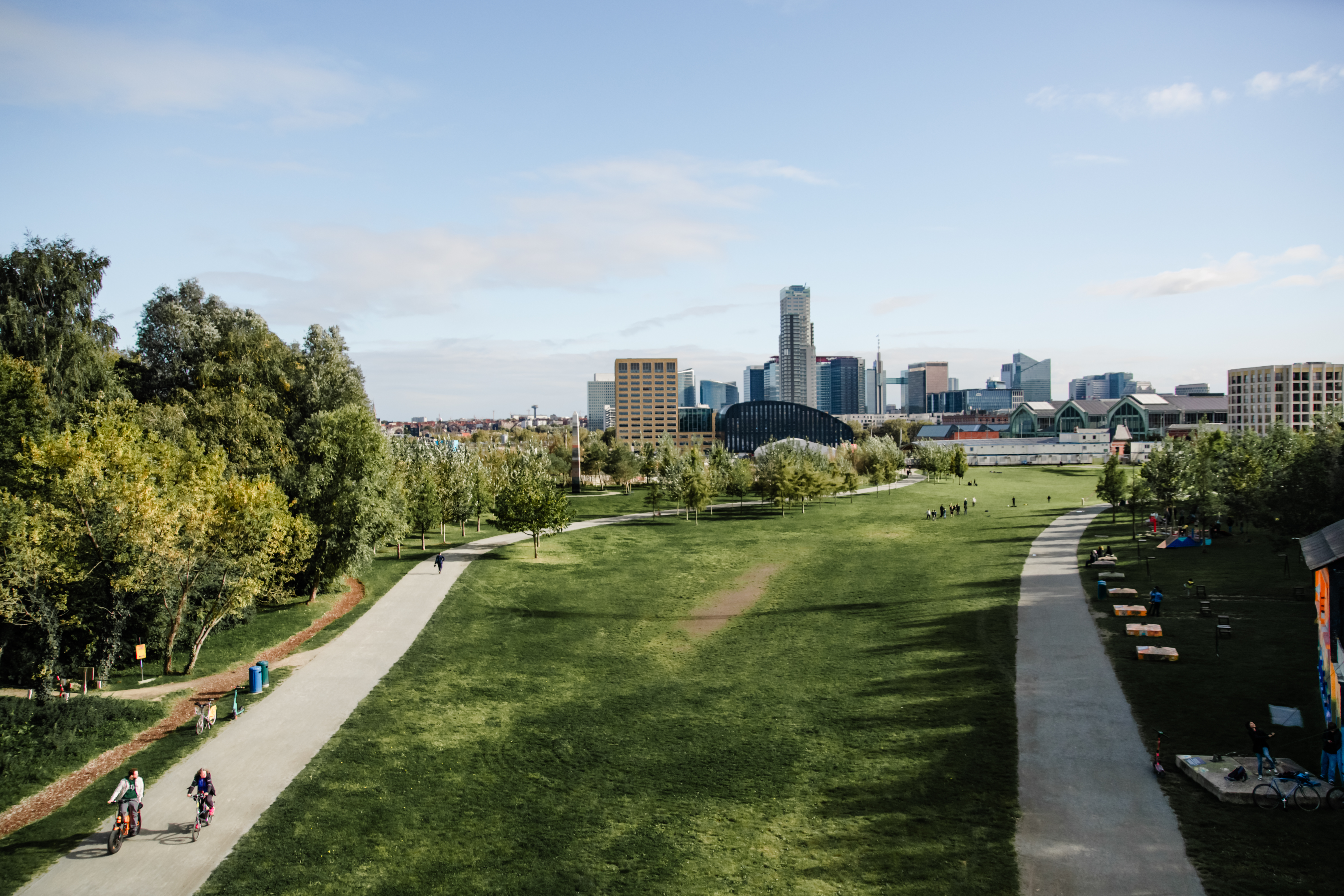 photo aérienne du parc de tour et taxi